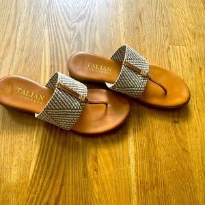✨Italian Shoemaker Sandals ✨ Pretty and Chic